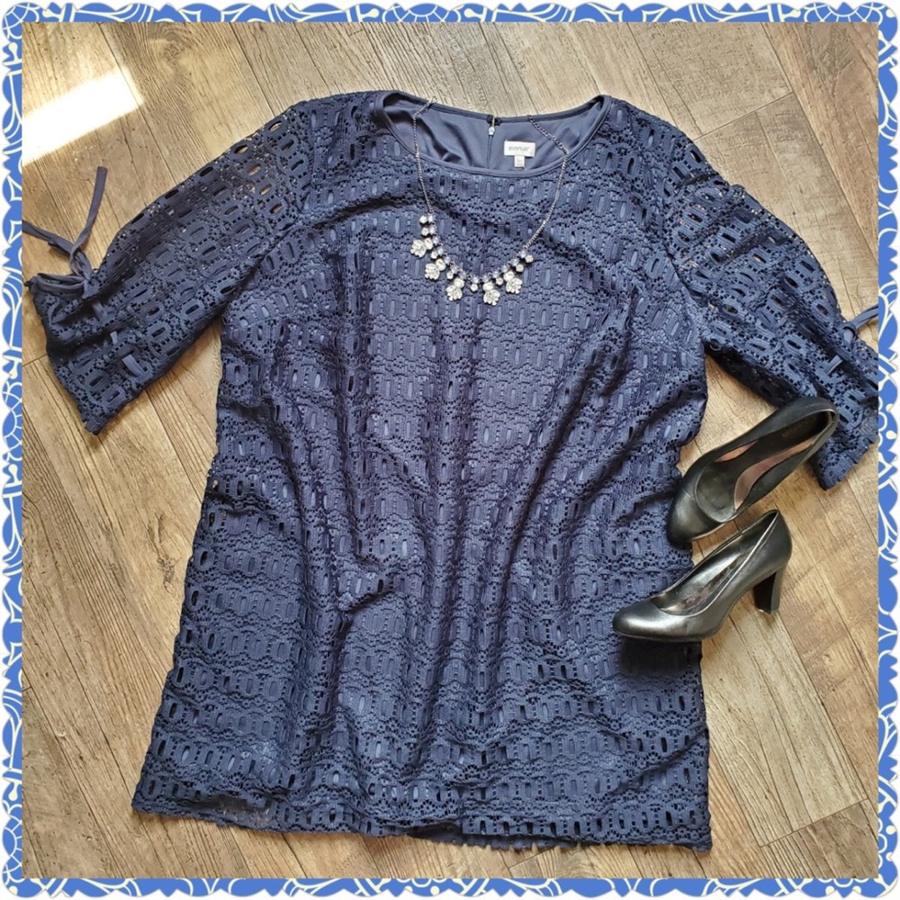 NWT AVENUE Blue lace dress size 30/32